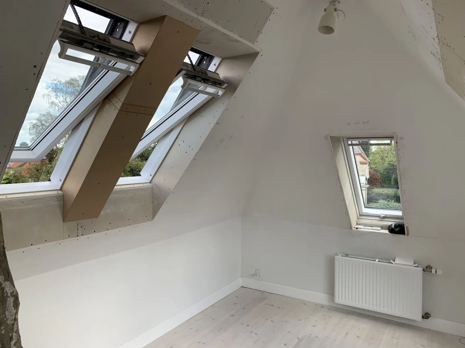 To store Velux-vinduer under montering i tagetage